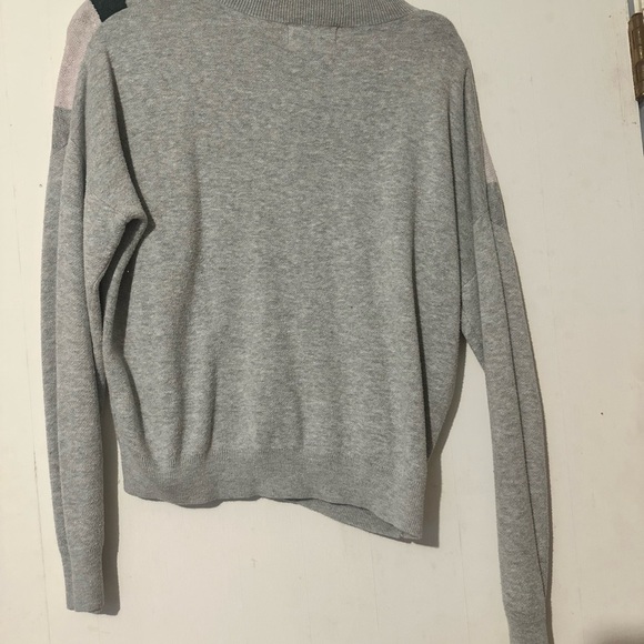 Old Navy Gray and White Crew Neck Sweater - Picture 2 of 3